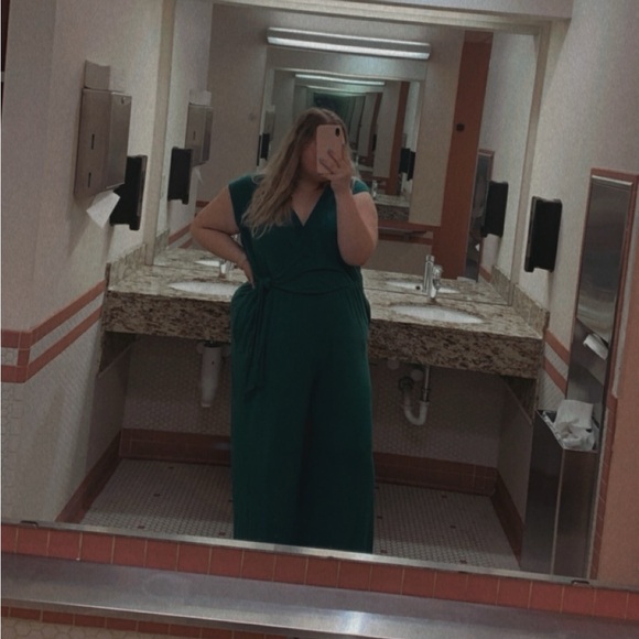 Meet your Posher, Elizabeth!! - Picture 7 of 9